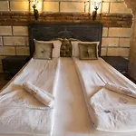 Royal Valentina Castle לינה וארוחת בוקר
