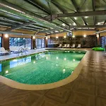 לינה וארוחת בוקר Royal Valentina Castle 4*