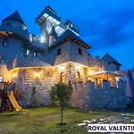 לינה וארוחת בוקר Royal Valentina Castle 4*