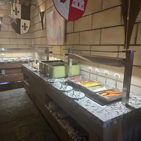 לינה וארוחת בוקר Royal Valentina Castle אוגניאנובו