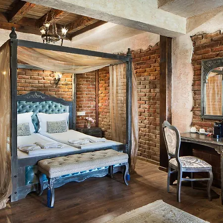 Royal Valentina Castle Panzió 4*