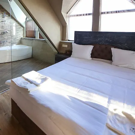 Royal Valentina Castle Bed & Breakfast 4*